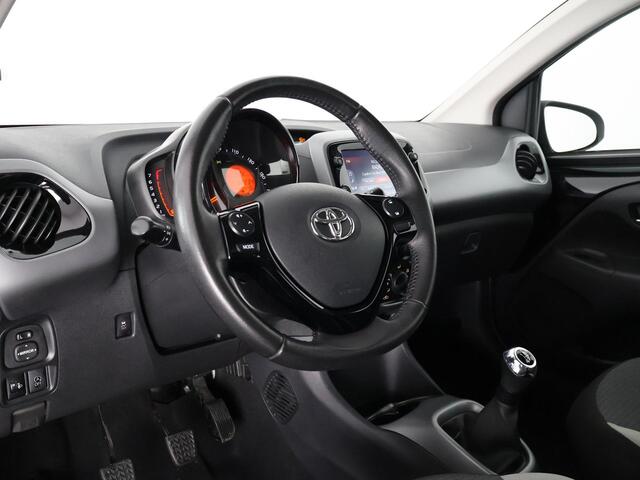 Toyota AYGO 1.0 VVT-i X-PLAY CARPLAY NAVI GARANTIE 2031 1e EIG BIJNA 2021. 100% ONDERHOUDEN .CAMERA.BLACK EDITION