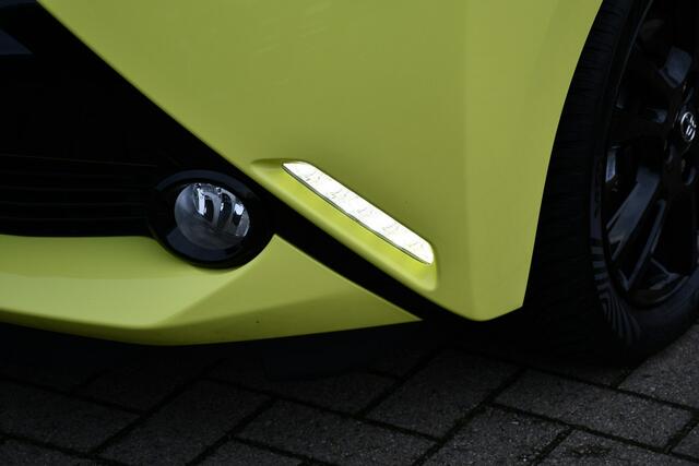 Toyota AYGO 1.0 VVT-i x-cite 5-deurs 69pk | Airconditioning | Zwarte lichtmetalen velgen | Dealer-onderhouden |