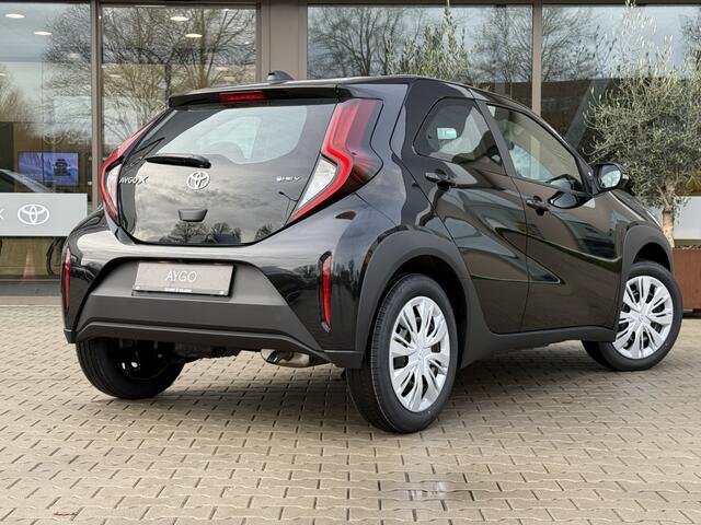 Toyota AYGO X Hybrid 115 play