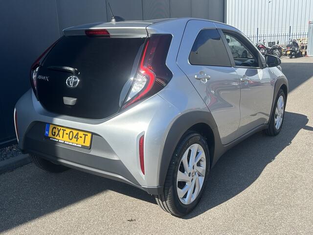Toyota AYGO X 1.0 VVT-i First / Licht metalen velgen / Camera / CarPlay