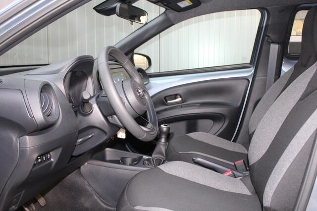 Toyota AYGO X 1.0 VVT-i MT First