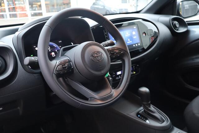 Toyota AYGO X Hybrid 115 play