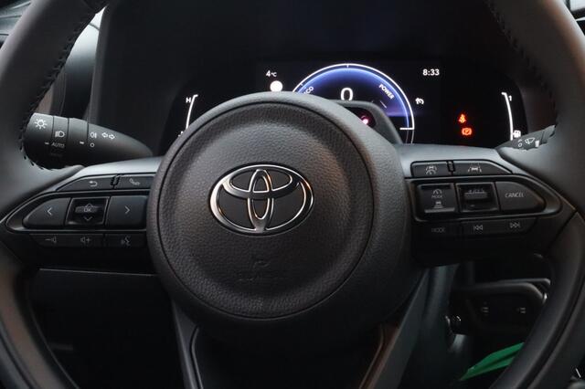 Toyota AYGO X Hybrid 115 play