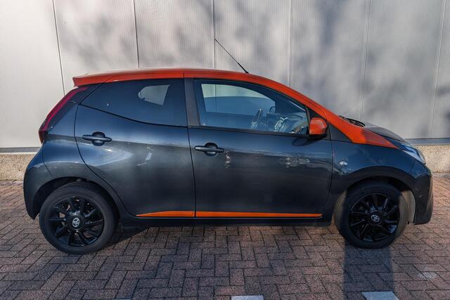 Toyota AYGO 1.0 VVT-i x-JBL Acteruitrijcamera, Navigatie met Apple Carplay & Android Auto, JBL premium audio
