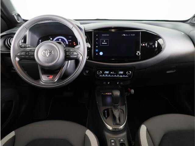 Toyota AYGO X Hybrid 115 GR Sport *DEMO* | JLB geluidsysteem | 18" LM velgen | GR Sport uitvoering |