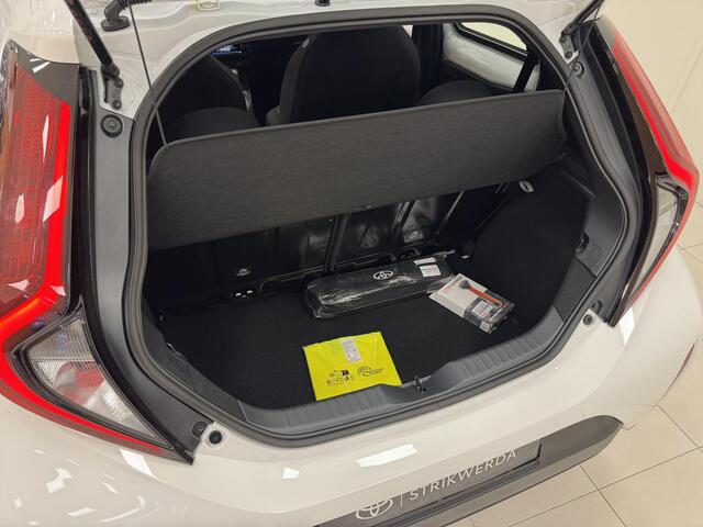 Toyota AYGO X Hybrid 115 play