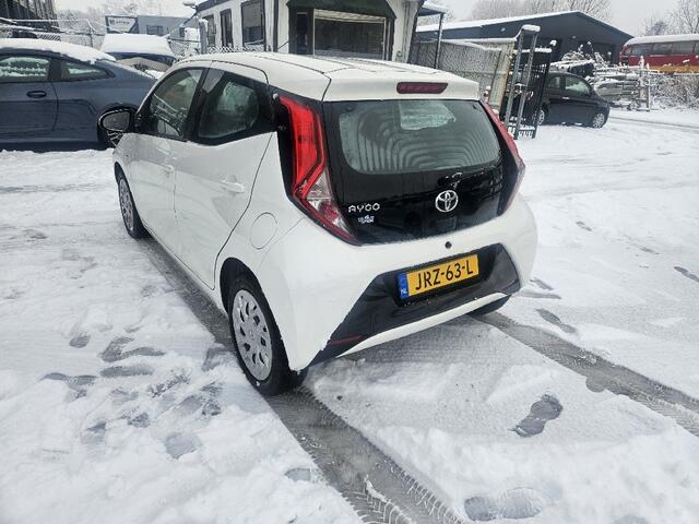 Toyota AYGO 1.0 VVT-i x-joy
