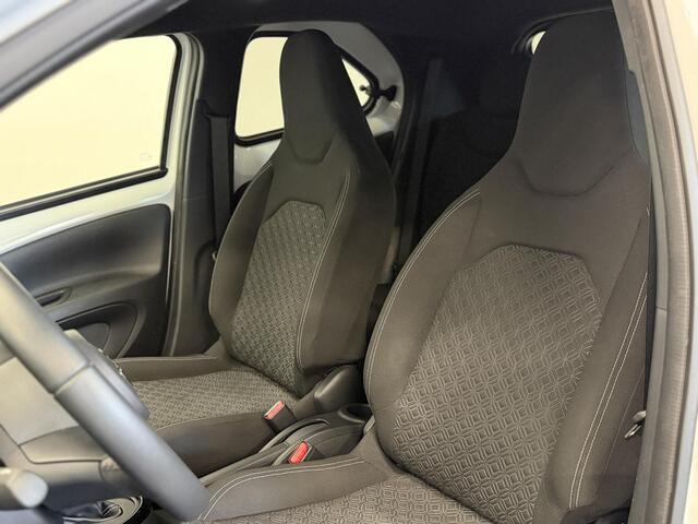 Toyota AYGO X 1.0 VVT-i Automaat Pulse | Navigatie | Apple Carplay/Android Auto | Camera | 17" Lichtmetalen Velgen | Climate Control | Adaptive Cruise Control | Two Tone