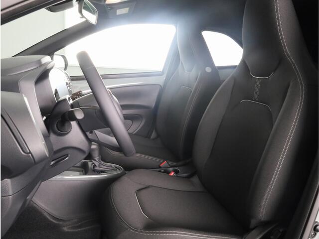 Toyota AYGO X Hybrid 115 pulse + Easy Pack | Keyless Entry | Parkeersensoren Voor en Achter | Draadloze Telefoonlader |