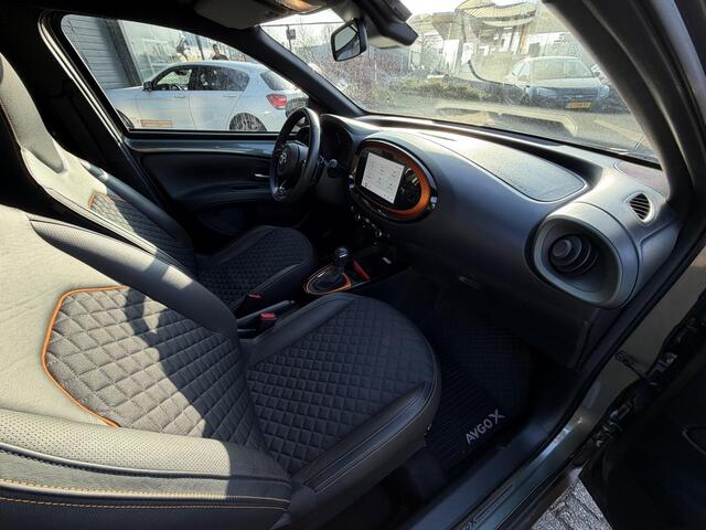 Toyota AYGO X 1.0 VVT-i S-CVT Limited AUTOMAAT | TWO TONE COLOR | DODEHOEK DETECTIE | ACHTERUIT RIJ CAMERA| SPORT STOELEN| KEYLESS ENTRY/GO| NAVIGATIE | LED KOPLAMPEN | STOEL VERWARMING |