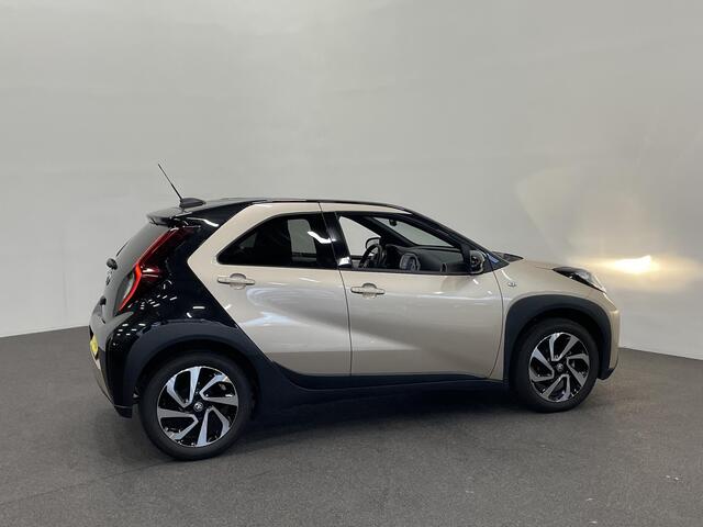 Toyota AYGO X 1.0 VVT-i Automaat Pulse Navigatie Apple Carplay/Android Auto Camera 17" Lichtmetalen Velgen Climate Control Adaptive Cruise Control Two Tone