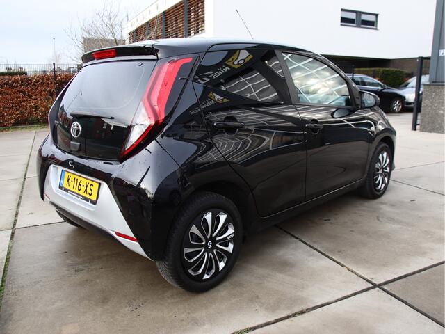 Toyota AYGO 1.0 VVT-i x-play Sparco Carplay-Camera, NL auto, Airco, 5 drs Prijspakker!