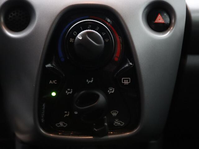 Toyota AYGO 73pk VVT-i x-play Airco | Camera | Carplay