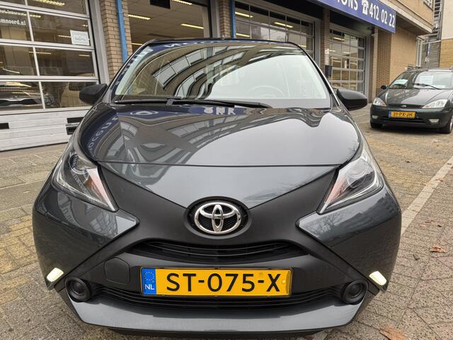 Toyota AYGO 1.0 VVT-i x-fun 70548KM! NAP | Airco | Bluetooth | LED dagrijverlichting | Lichtmetalen Velgen |