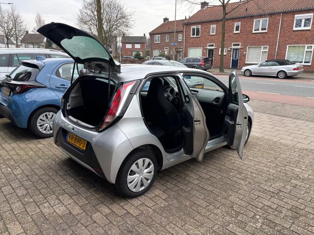 Toyota AYGO 1.0 VVT-I X-FUN