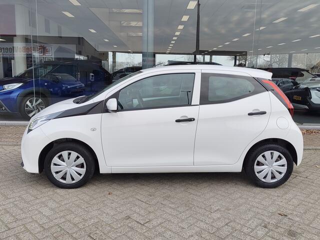 Toyota AYGO 1.0 VVT-i x-fun | Airco | DAB | Bluetooth | El. Raambediening |
