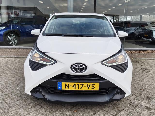 Toyota AYGO 1.0 VVT-i x-fun | Airco | DAB | Bluetooth | El. Raambediening |