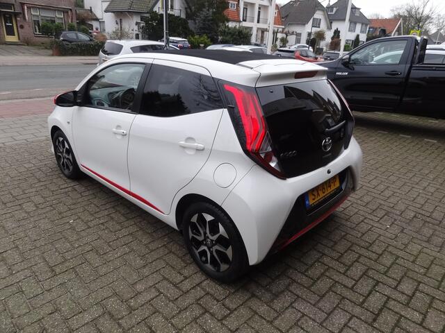 Toyota AYGO 1.0 VVT-i x-first cabriodak / NL-auto / dealeronderhouden