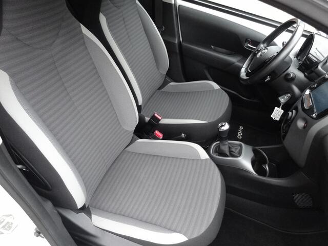 Toyota AYGO 1.0 VVT-i x-first cabriodak / NL-auto / dealeronderhouden