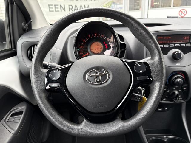 Toyota AYGO 1.0 VVT-i x-fun | Airco | DAB | Bluetooth | El. Raambediening |