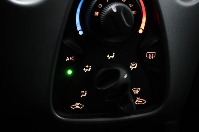 Toyota AYGO 1.0 VVT-i x-play | AIRCO | BLUETOOTH | CAMERA