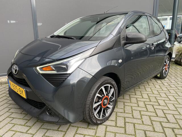 Toyota AYGO 1.0 VVT-i x-fun Airco - Cruise control - Licht metalen velgen 15 inch - Bluetooth - Elektrische ramen voor - Radio - Start/stop systeem - Stuur multifunctioneel - Led verlichting