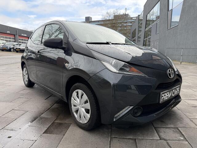 Toyota AYGO 1.0 VVT-i x-fun Grijs | 129.641 km | 2017