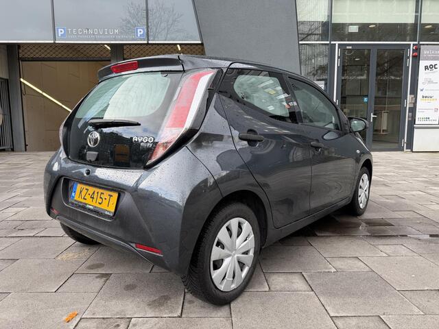 Toyota AYGO 1.0 VVT-i x-fun Grijs | 129.641 km | 2017