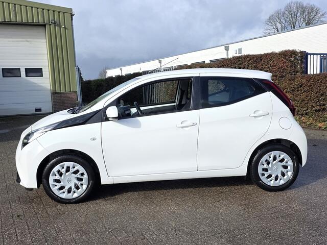 Toyota AYGO 1.0 VVT-i x-play, Camera, Carplay! 31-12-2020! Zondag OPEN!
