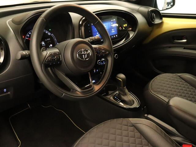 Toyota AYGO X 1.0 VVT-i S-CVT Premium - ORIGINEEL NEDERLANDSE AUTO - PARKEERSENSOREN VOOR EN ACHTER - DRAADLOZE TELEFOON LADER - KEYLESS ENTRY & START - DRAADLOZE APPLE CARPLAY/ANDROID AUTO - STOELVERWARMING