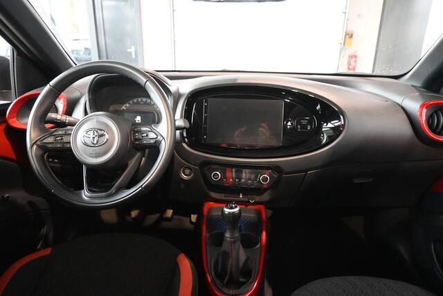 Toyota AYGO X 1.0 VVT-i MT Play Clima Carplay Panoramadak Camera LED Rijklaarprijs Inruil Mogelijk!