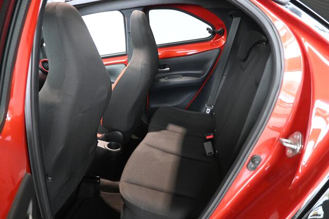 Toyota AYGO X 1.0 VVT-i MT Play Clima Carplay Panoramadak Camera LED Rijklaarprijs Inruil Mogelijk!