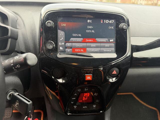 Toyota AYGO 1.0 VVT-i x-JBL | 1e eigenaar | Carplay | Climate Control