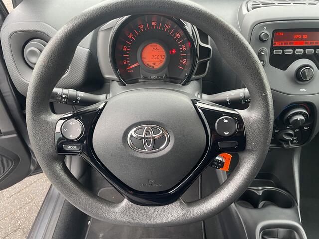 Toyota AYGO 1.0 VVT-i x-fun 5 Deurs | lage kmstand | Bluetooth