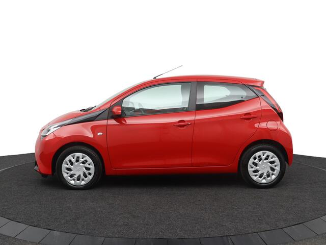 Toyota AYGO 1.0 VVT-i x-play | Airco | Parkeercamera | Apple carplay - Android auto |