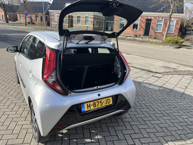Toyota AYGO 1.0 VVT-i x-play AUTOMAAT