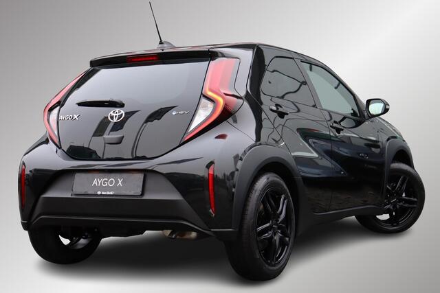 Toyota AYGO X Hybrid 115 Play. Apple Carplay, Extra Getint glas, Android Auto, Adaptieve cruise control, Parkeercamera, Road sign assist.