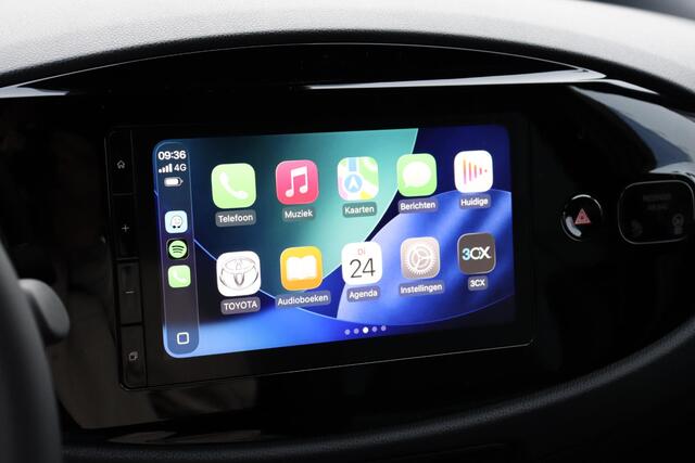 Toyota AYGO X Hybrid 115 Play. Apple Carplay, Extra Getint glas, Android Auto, Adaptieve cruise control, Parkeercamera, Road sign assist.
