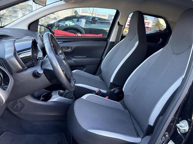 Toyota AYGO 1.0 VVT-i x-joy **CLIMATE CONTROL/ AUTOMATISCHE DIMLICHTEN/ BEGRENZER**