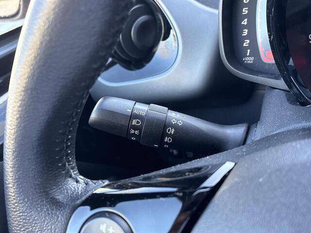 Toyota AYGO 1.0 VVT-i x-joy **CLIMATE CONTROL/ AUTOMATISCHE DIMLICHTEN/ BEGRENZER**