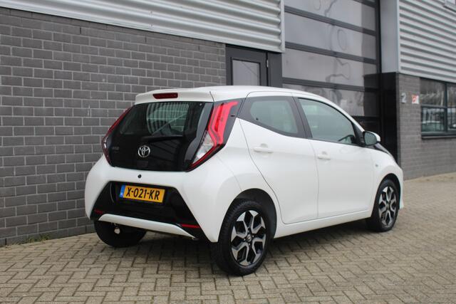 Toyota AYGO 1.0 VVT-i x-joy / Carplay / Camera / 15"LMV
