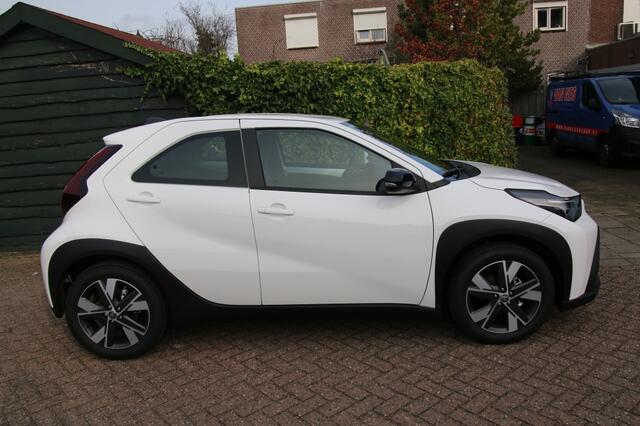 Toyota AYGO X Hybrid 115 pulse/LM/CAMERA/Adapt Cruise