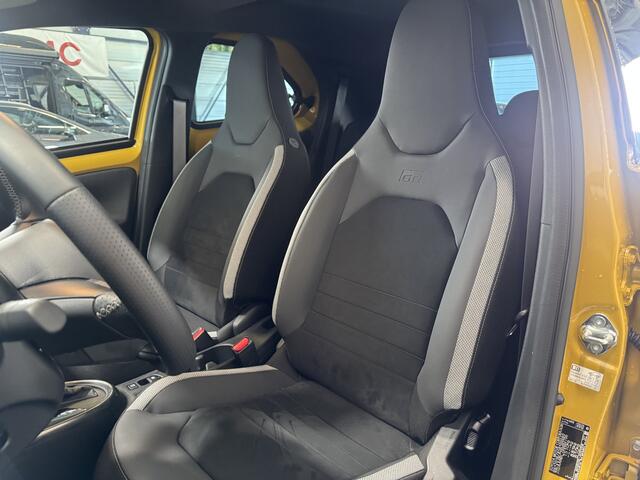 Toyota AYGO X Hybrid 115 GR Sport | JBL Audio | Stoelverwarming | Parkeersensoren rondom |