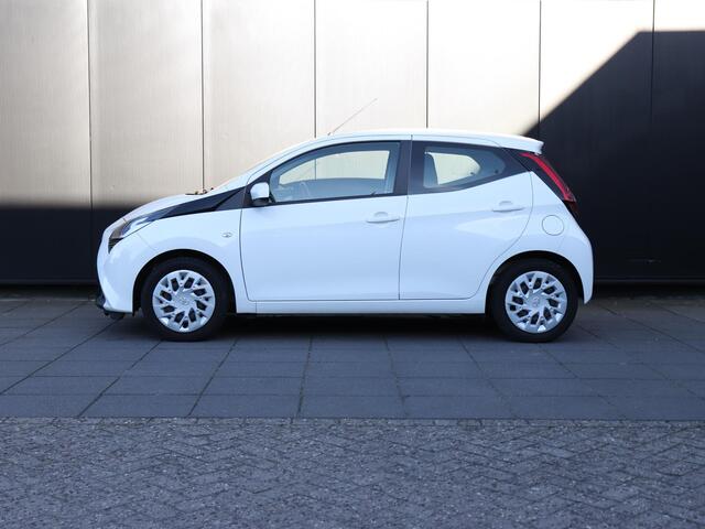 Toyota AYGO 1.0 VVT-i x-play | CAMERA | ELEK. SPIEGELS | BLEUTOOTH | CRUISE | AIRCO |