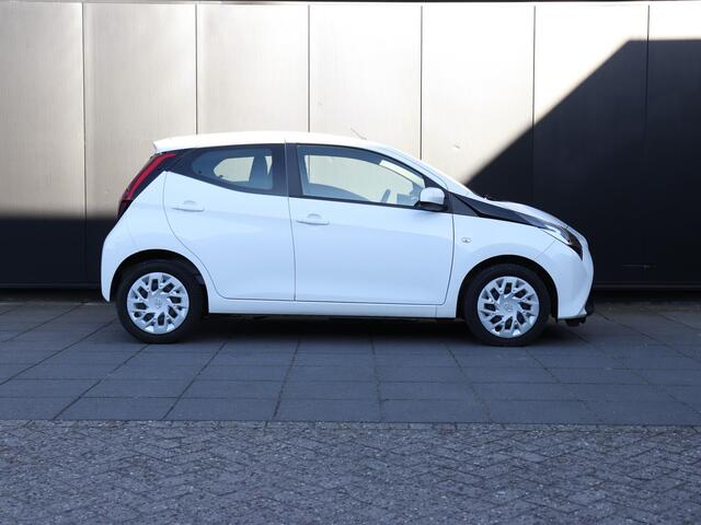 Toyota AYGO 1.0 VVT-i x-play | CAMERA | ELEK. SPIEGELS | BLEUTOOTH | CRUISE | AIRCO |