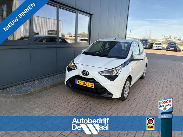 Toyota AYGO 1.0 VVT-i X-Play 5-drs. CAMERA/CARPLAY/LIMITER/AIRCO/MEDIA
