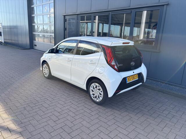 Toyota AYGO 1.0 VVT-i X-Play 5-drs. CAMERA/CARPLAY/LIMITER/AIRCO/MEDIA