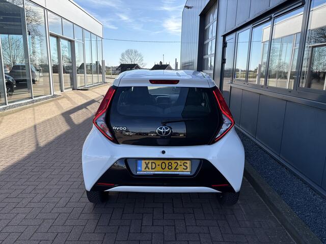 Toyota AYGO 1.0 VVT-i X-Play 5-drs. CAMERA/CARPLAY/LIMITER/AIRCO/MEDIA