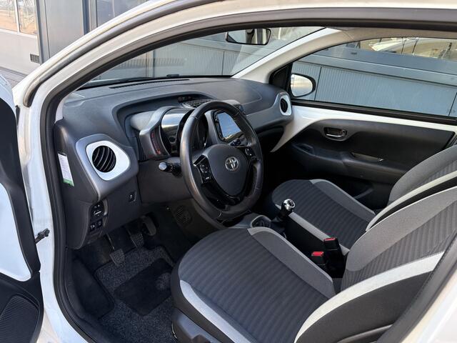 Toyota AYGO 1.0 VVT-i X-Play 5-drs. CAMERA/CARPLAY/LIMITER/AIRCO/MEDIA