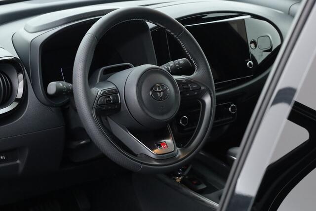 Toyota AYGO X Hybrid 115 GR Sport | Direct Leverbaar | Camera | Adapt. Cruise | JBL Audio | Keyless | Stoelverw. | Apple CarPlay |